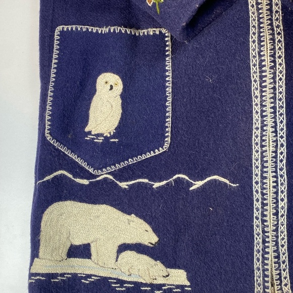 Vintage 1960s Inuit Wool and Fur Duffle Parka with Embroidered Animals - Sz M - Picture 8 of 16